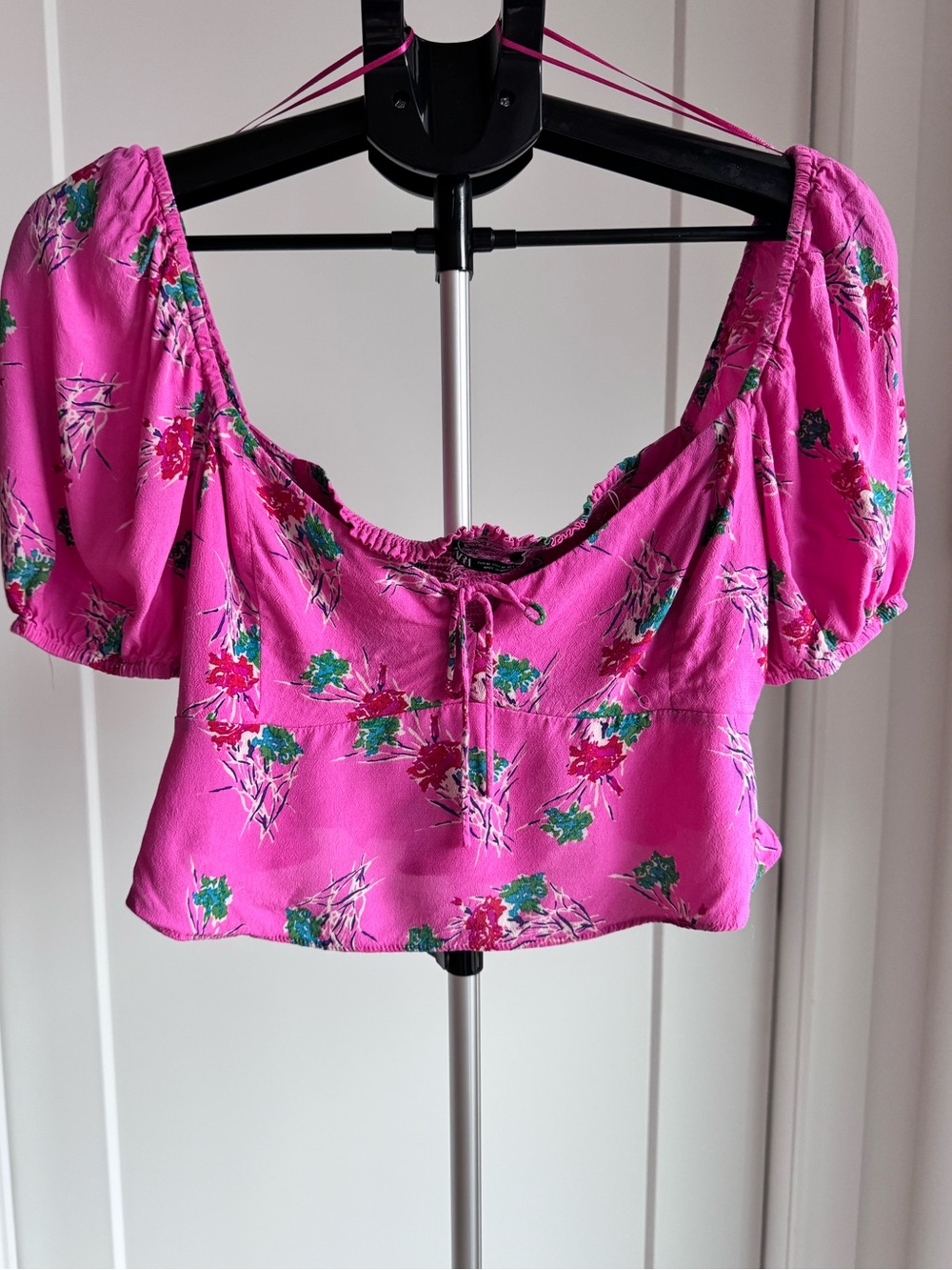 Pink zara blouse. Off the shoulder crop. Tropical print